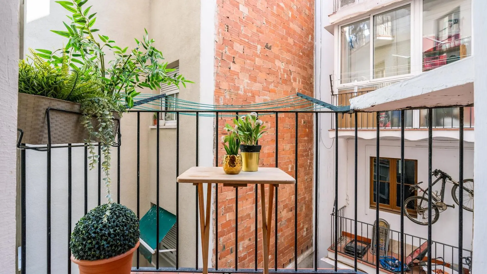 Fridays Flats Whisper-Quiet Near Sagrada'S Heart Apartment Barcelona